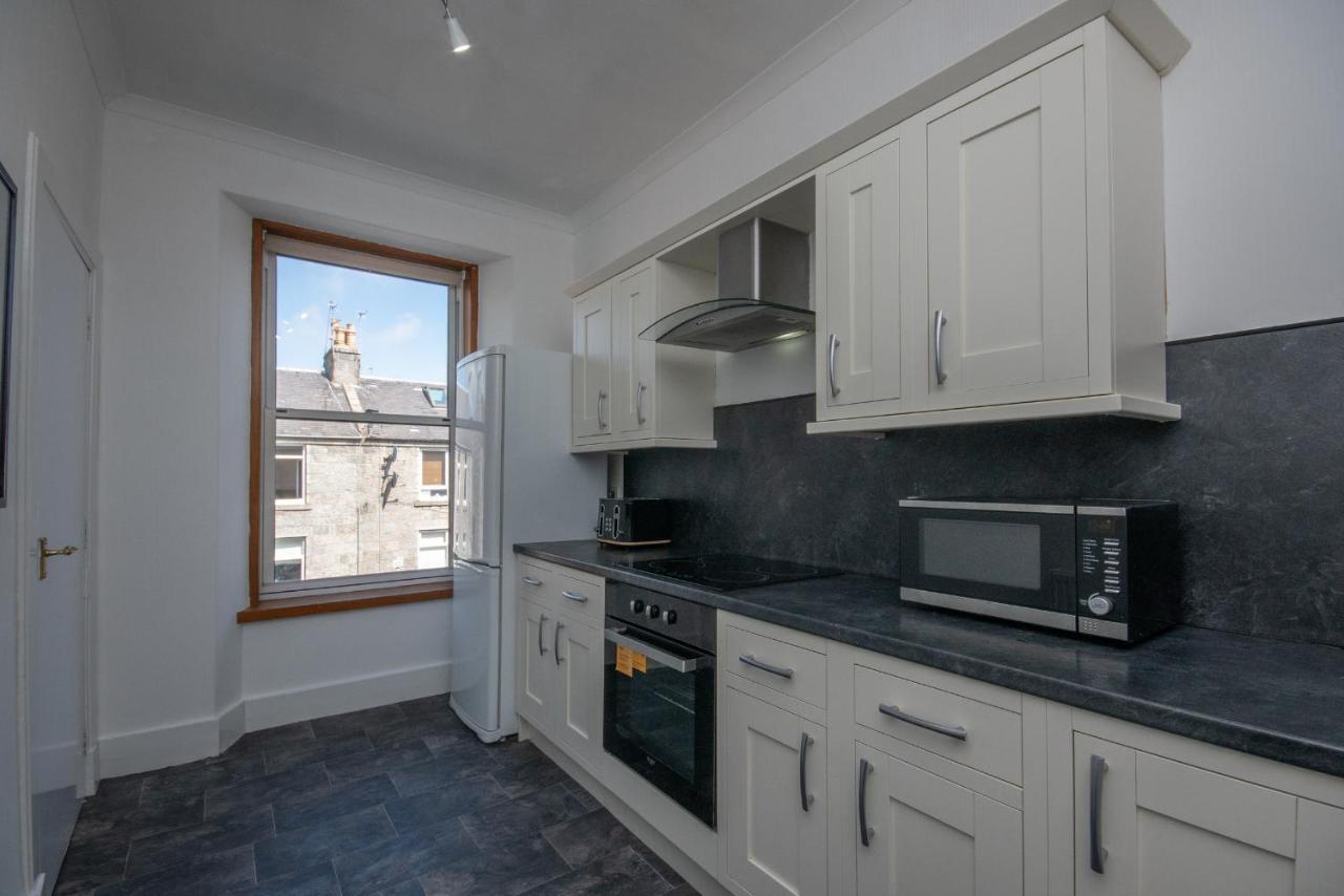 אברדין Dwellcome Home Ltd 1 Bed Apt, Half Mile To Union Street Yet Quiet, Free Parking, Fast Wifi, Ideal For Long Term Contractor, Etc Stays, Fully Equipped Kitchen, Regular Housekeeping Option - See Our Site For Assurance מראה חיצוני תמונה