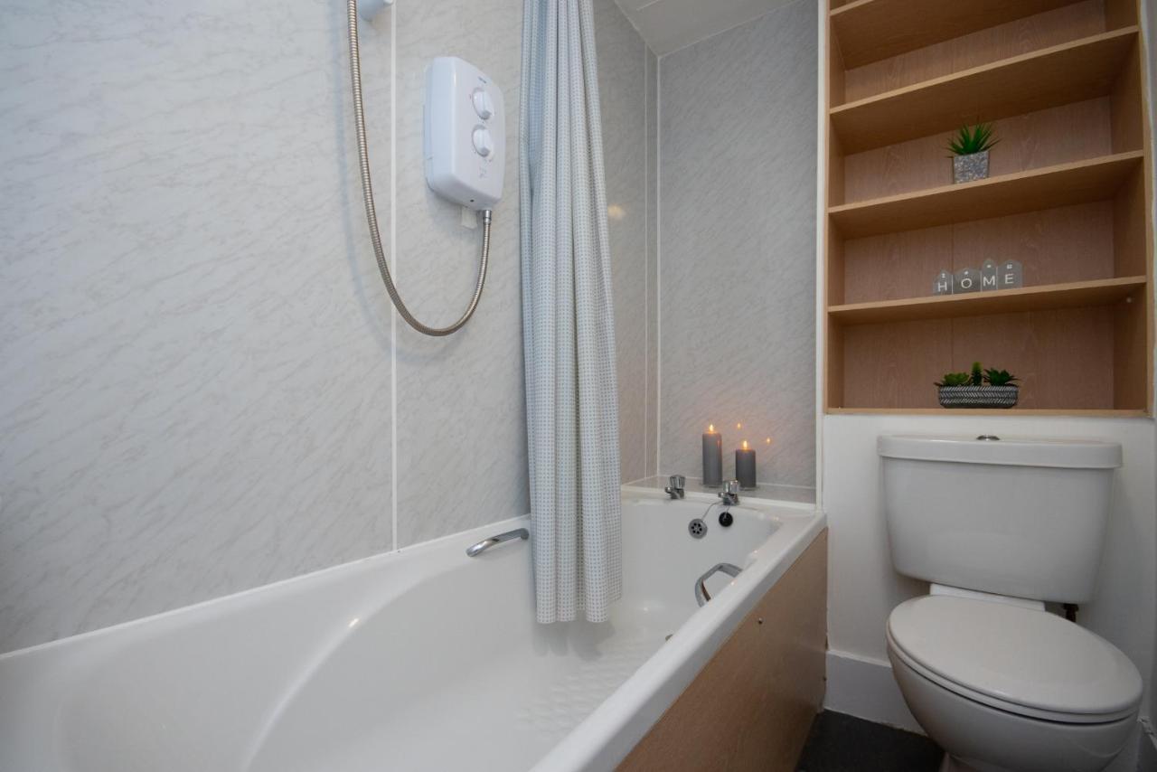 אברדין Dwellcome Home Ltd 1 Bed Apt, Half Mile To Union Street Yet Quiet, Free Parking, Fast Wifi, Ideal For Long Term Contractor, Etc Stays, Fully Equipped Kitchen, Regular Housekeeping Option - See Our Site For Assurance מראה חיצוני תמונה