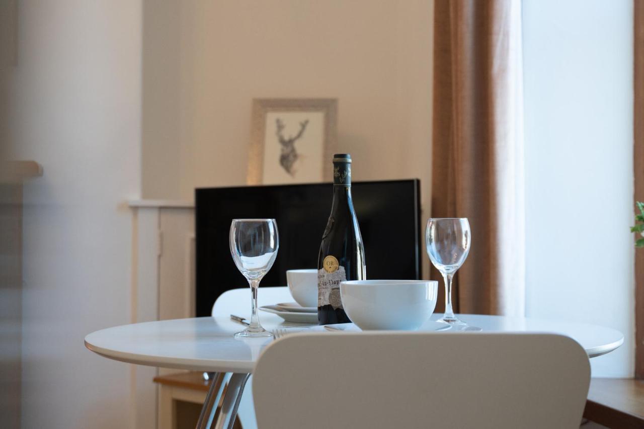 אברדין Dwellcome Home Ltd 1 Bed Apt, Half Mile To Union Street Yet Quiet, Free Parking, Fast Wifi, Ideal For Long Term Contractor, Etc Stays, Fully Equipped Kitchen, Regular Housekeeping Option - See Our Site For Assurance מראה חיצוני תמונה