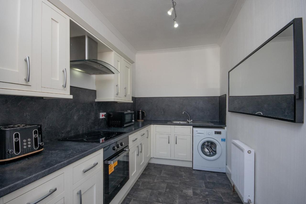 אברדין Dwellcome Home Ltd 1 Bed Apt, Half Mile To Union Street Yet Quiet, Free Parking, Fast Wifi, Ideal For Long Term Contractor, Etc Stays, Fully Equipped Kitchen, Regular Housekeeping Option - See Our Site For Assurance מראה חיצוני תמונה