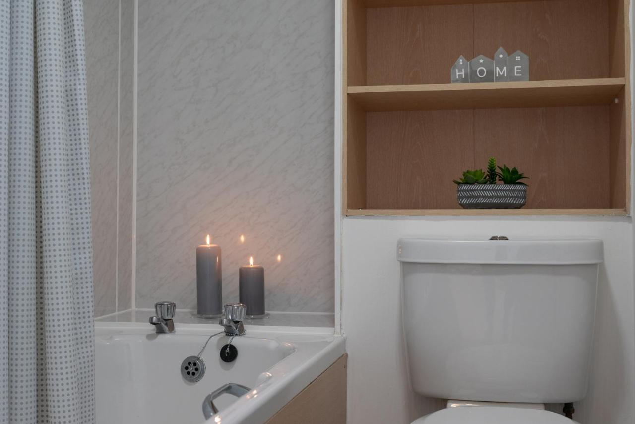 אברדין Dwellcome Home Ltd 1 Bed Apt, Half Mile To Union Street Yet Quiet, Free Parking, Fast Wifi, Ideal For Long Term Contractor, Etc Stays, Fully Equipped Kitchen, Regular Housekeeping Option - See Our Site For Assurance מראה חיצוני תמונה