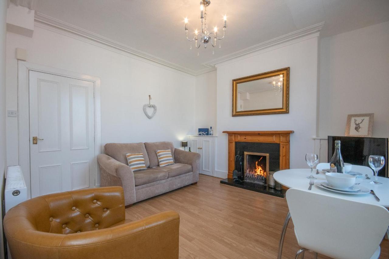 אברדין Dwellcome Home Ltd 1 Bed Apt, Half Mile To Union Street Yet Quiet, Free Parking, Fast Wifi, Ideal For Long Term Contractor, Etc Stays, Fully Equipped Kitchen, Regular Housekeeping Option - See Our Site For Assurance מראה חיצוני תמונה