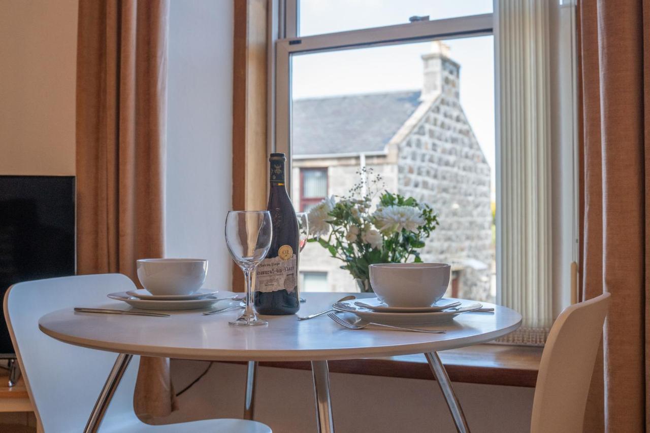 אברדין Dwellcome Home Ltd 1 Bed Apt, Half Mile To Union Street Yet Quiet, Free Parking, Fast Wifi, Ideal For Long Term Contractor, Etc Stays, Fully Equipped Kitchen, Regular Housekeeping Option - See Our Site For Assurance מראה חיצוני תמונה