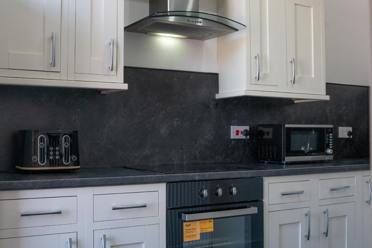 אברדין Dwellcome Home Ltd 1 Bed Apt, Half Mile To Union Street Yet Quiet, Free Parking, Fast Wifi, Ideal For Long Term Contractor, Etc Stays, Fully Equipped Kitchen, Regular Housekeeping Option - See Our Site For Assurance מראה חיצוני תמונה