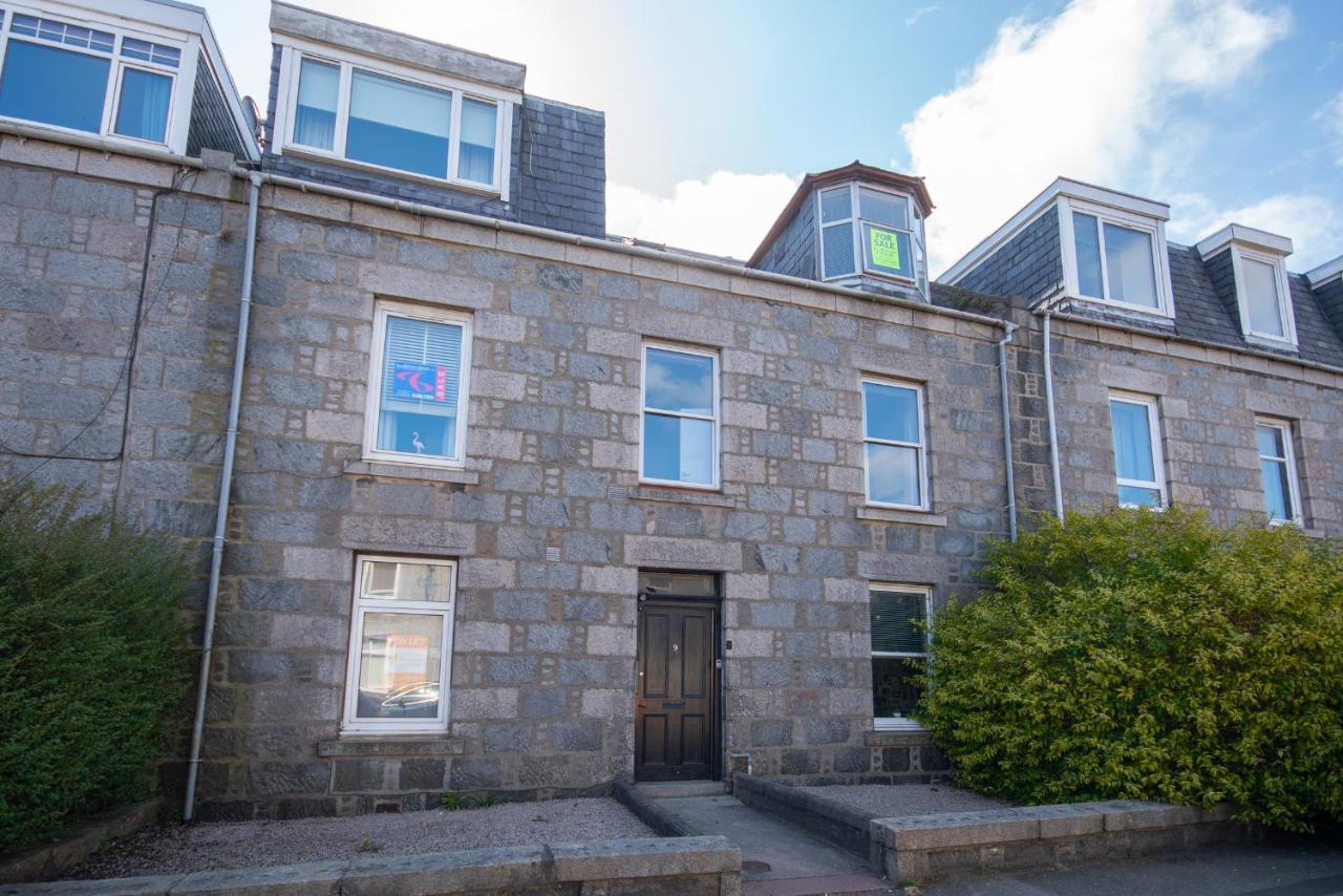 Free Parking, 1 Bed Apt, Half Mile To Union Street Yet Quiet, Fast Wifi, Ideal For Long Term Contractor, Etc Stays, Fully Equipped Kitchen, Regular Housekeeping Option - See Our Dwellcome Home Ltd Site For Assurance אברדין מראה חיצוני תמונה